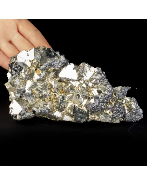Cristalli di Pirite con Sfalerite