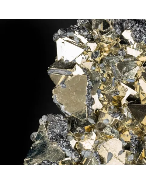 Cristalli di Pirite con Sfalerite