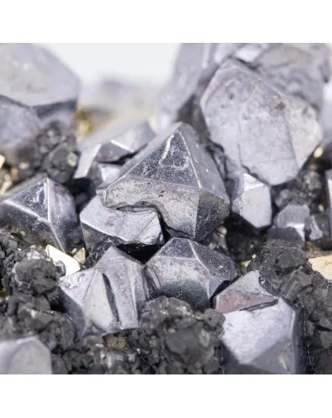 Cristalli di Galena su Pirite Ottaedrica.