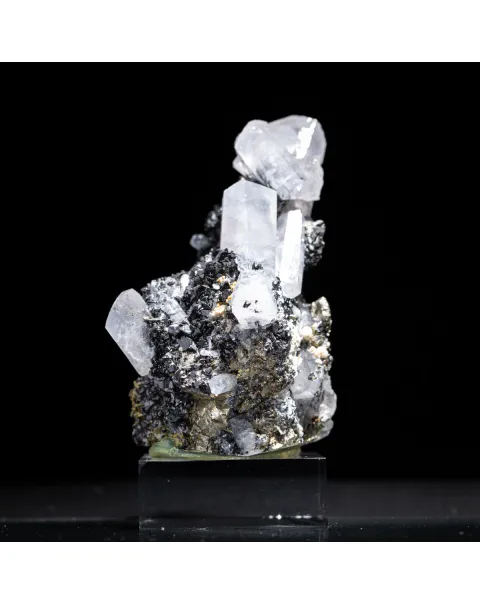 Cristalli esagonali di Calcite su Pirite e Sfalerite
