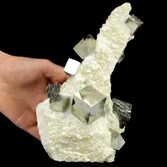 Pirite di Navajún: Cristalli Cubici di Perfezione Geometrica (6)
