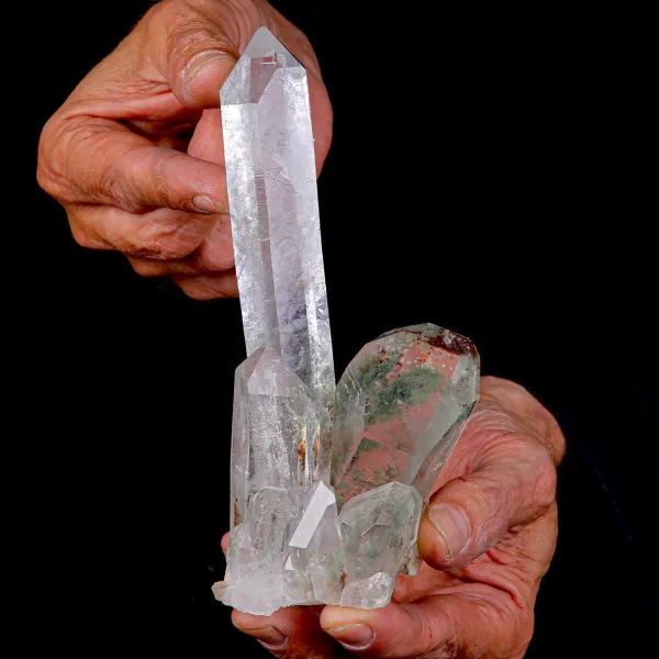Cristallo di Quarzo Himalayano con  Clorite e Ossidi Naturali