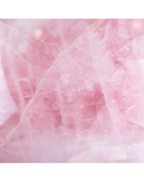 Grande Sfera di Quarzo Rosa: Eleganza e Armonia nell'Interior Design