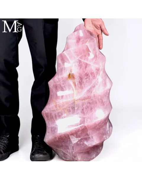 Grande Scultura in Quarzo Rosa Monolitico – 70 kg