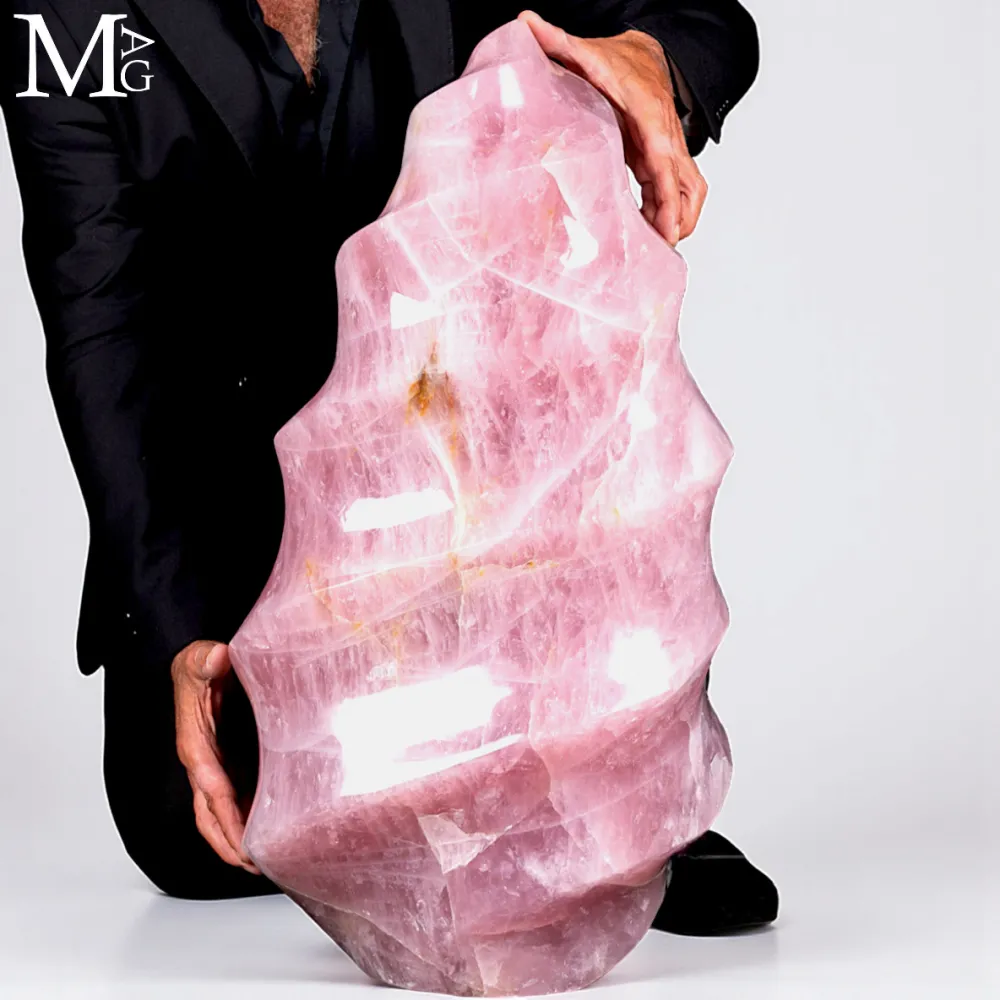 Grande Scultura in Quarzo Rosa Monolitico – 70 kg