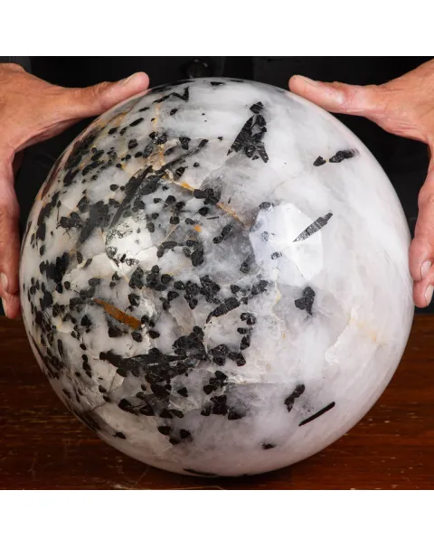 Sfera in Quarzo con tormalina nera