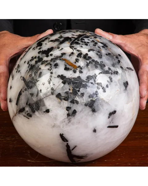 Sfera in Quarzo con tormalina nera