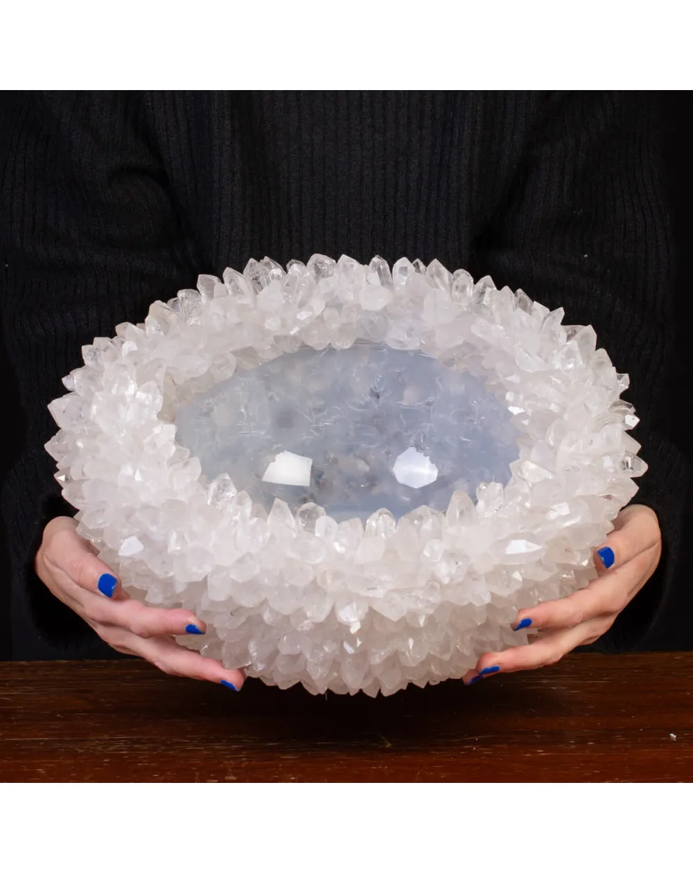 Ciotola di cristalli di quarzo: Eleganza dei cristalli.