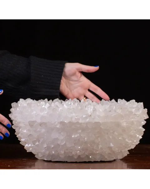 Ciotola di cristalli di quarzo: Eleganza dei cristalli.