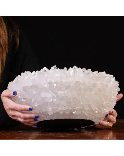 Ciotola di cristalli di quarzo: Eleganza dei cristalli.