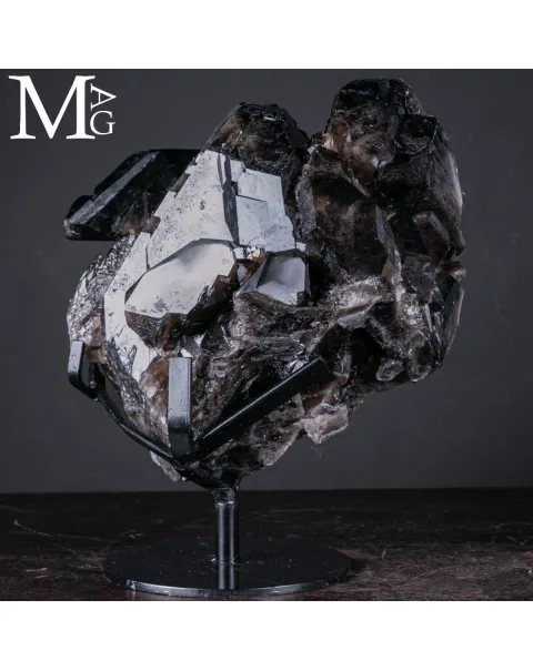 Agglomerato di Quarzo Fumé Nero Intenso.