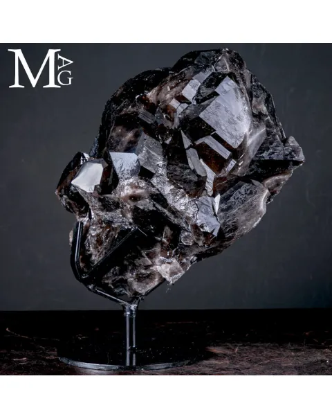 Agglomerato di Quarzo Fumé Nero Intenso.