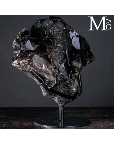Agglomerato di Quarzo Fumé Nero Intenso.