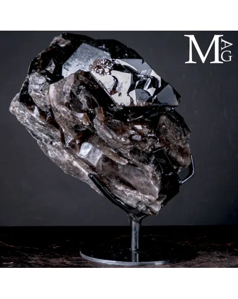 Agglomerato di Quarzo Fumé Nero Intenso.