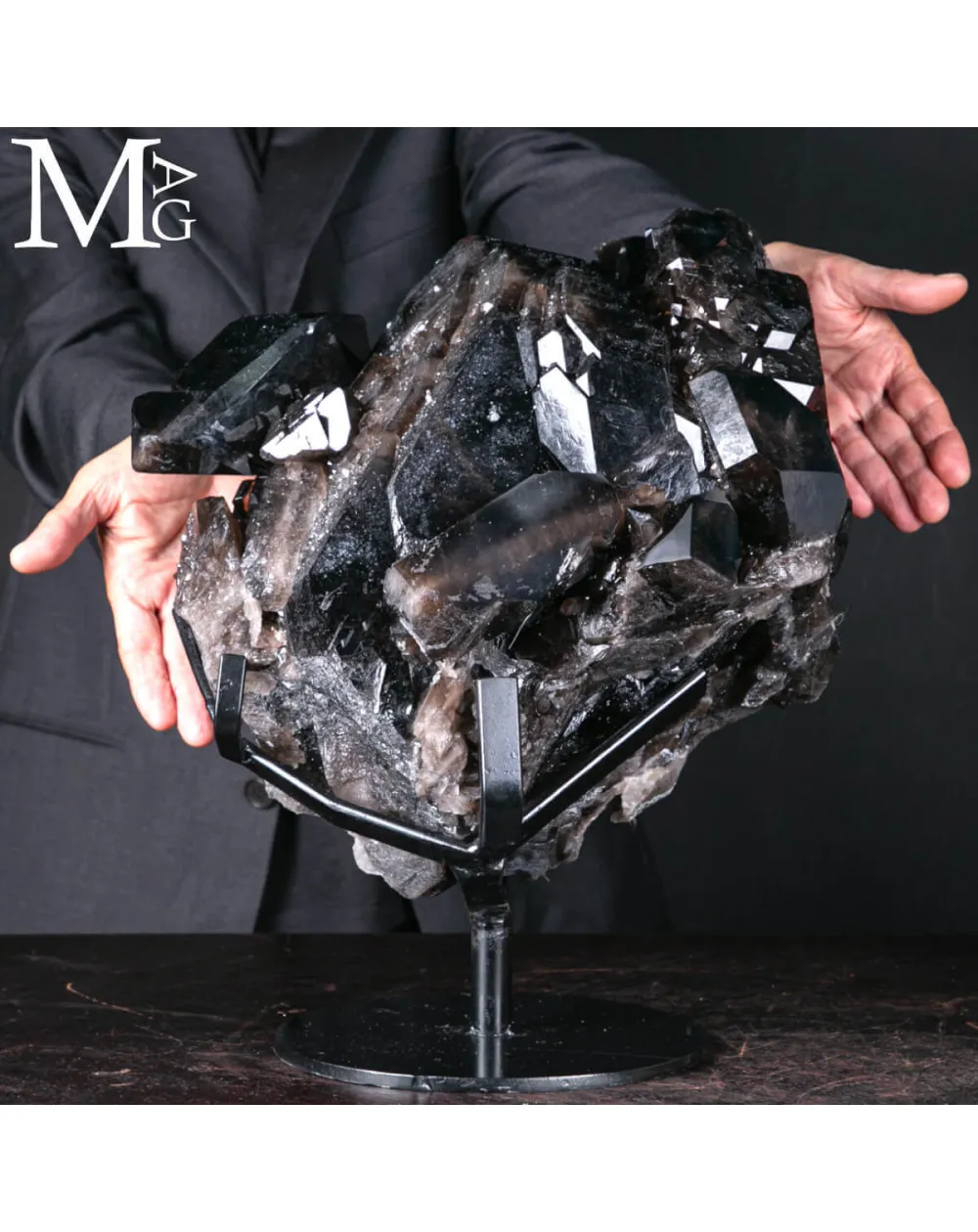 Agglomerato di Quarzo Fumé Nero Intenso.