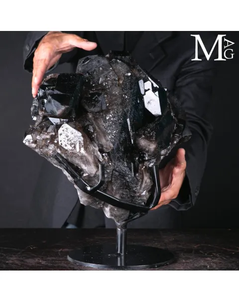 Agglomerato di Quarzo Fumé Nero Intenso.
