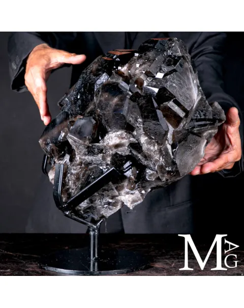 Agglomerato di Quarzo Fumé Nero Intenso.