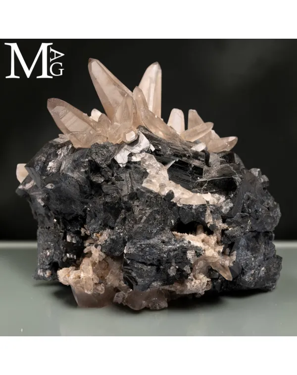 Quarzo Fumé su Tormalina Nera – Erongo, Namibia...