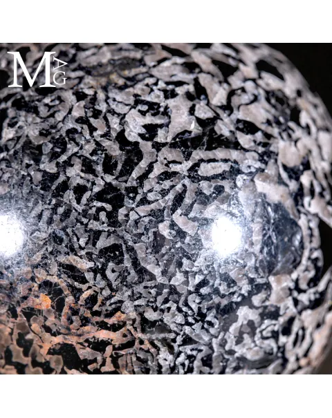 Sfera in breccia Quarzo Feldspatica.