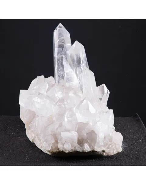 Il Mistero Antico dei Cristalli di Quarzo: Un Tesoro Naturale da Collezione.