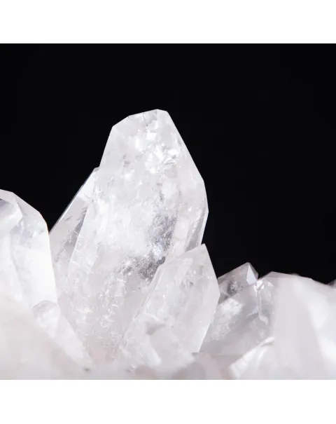 Luce Cristallina: L'Essenza Pura dei Cristalli di Quarzo Brasiliani.