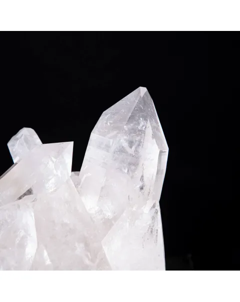 Luce Cristallina: L'Essenza Pura dei Cristalli di Quarzo Brasiliani.