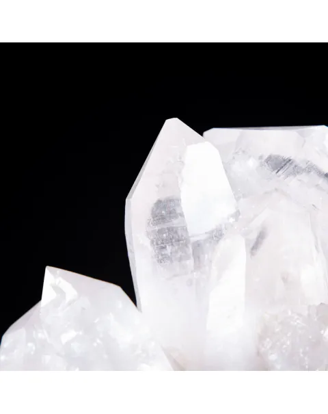 Luce Cristallina: L'Essenza Pura dei Cristalli di Quarzo Brasiliani.