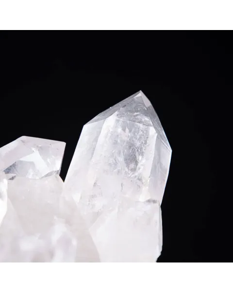 Luce Cristallina: L'Essenza Pura dei Cristalli di Quarzo Brasiliani.