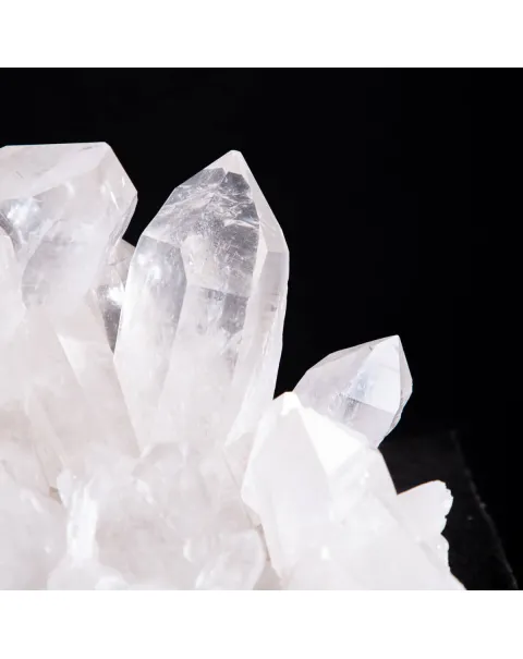 Luce Cristallina: L'Essenza Pura dei Cristalli di Quarzo Brasiliani.