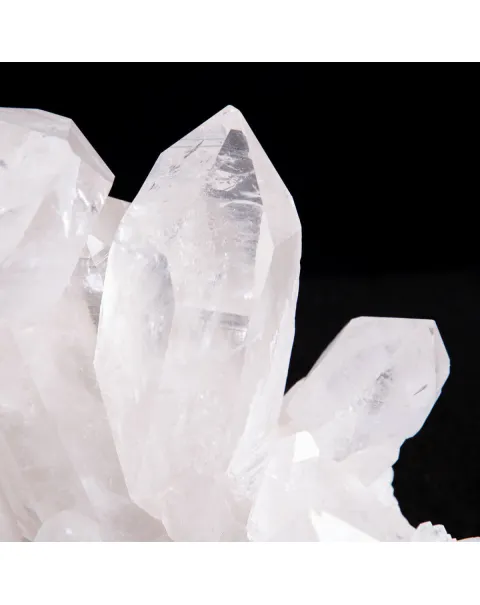 Luce Cristallina: L'Essenza Pura dei Cristalli di Quarzo Brasiliani.