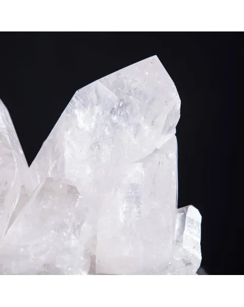 Riflessi di Luce e Saggezza: La Drusa di Quarzo Perfetta per la Meditazione.