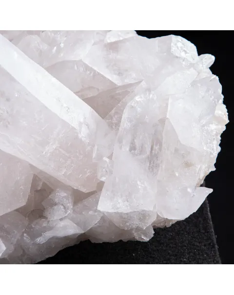 Drusa di Quarzo: Riflessi di Energia e Armonia.