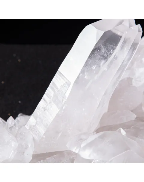 Drusa di Quarzo: Riflessi di Energia e Armonia.