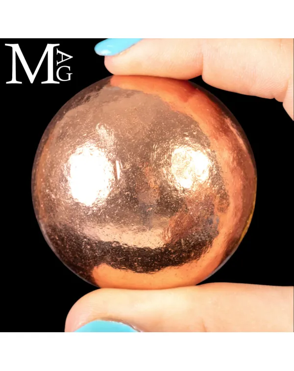 Sfera Solida in Rame Puro – Un metallo antico.