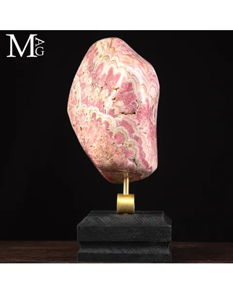 Rodocrosite –  campione levigato su base in ottone e legno.