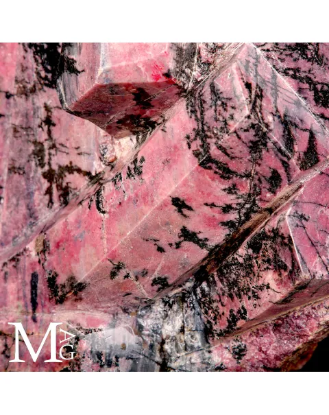 Scultura in Rodonite – Arte Contemporanea