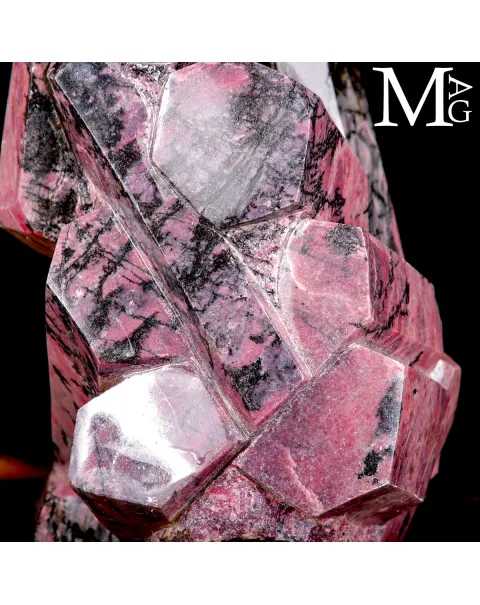 Scultura in Rodonite – Arte Contemporanea