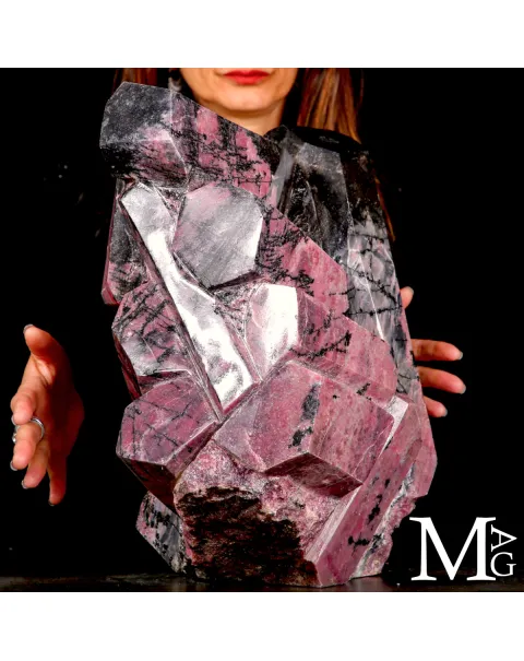 Scultura in Rodonite – Arte Contemporanea
