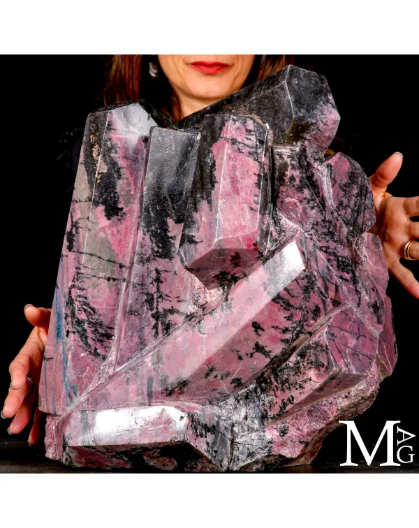 Scultura in Rodonite – Arte Contemporanea