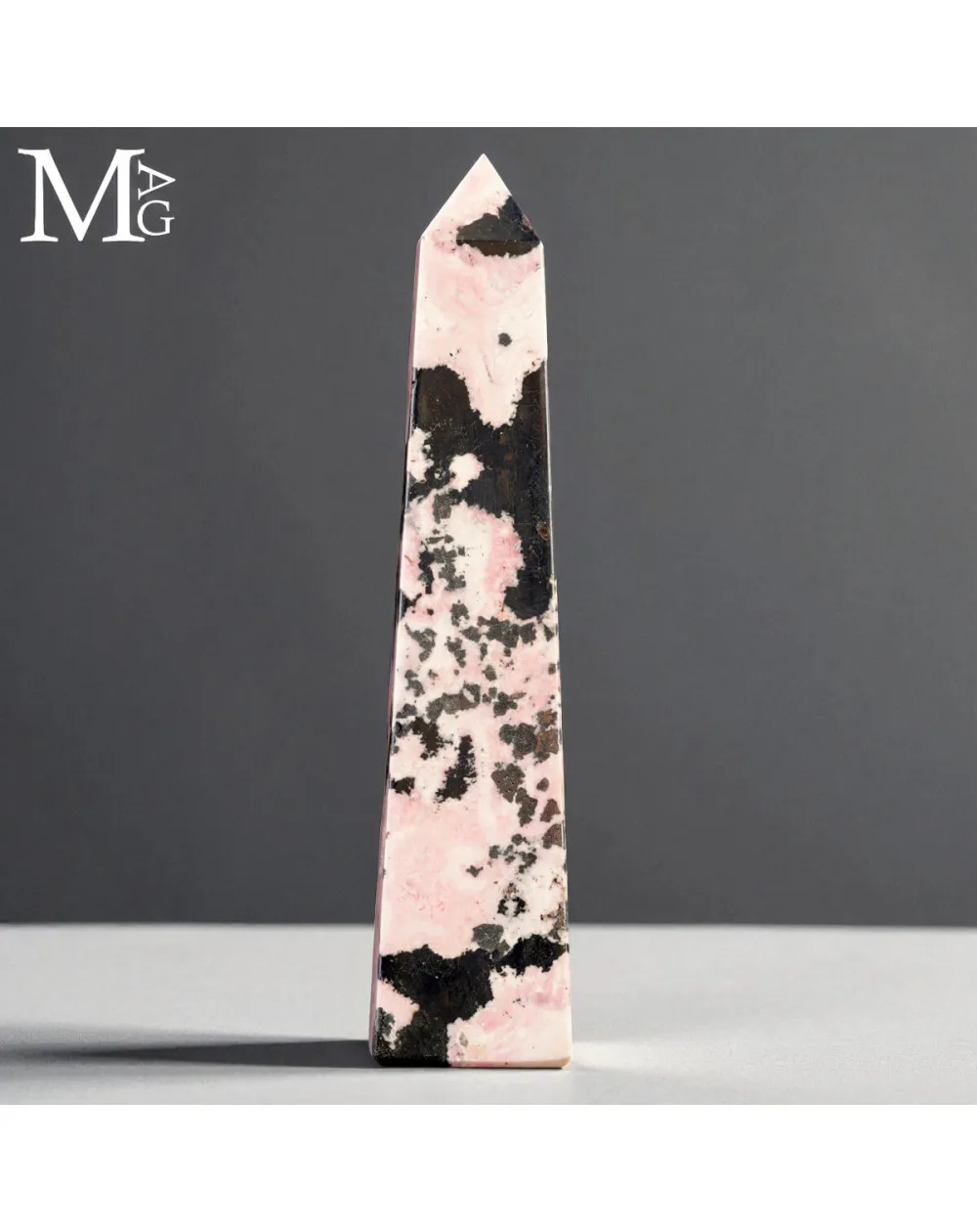 Obelisco in Rodonite Rosa con Galena Nera – Perù