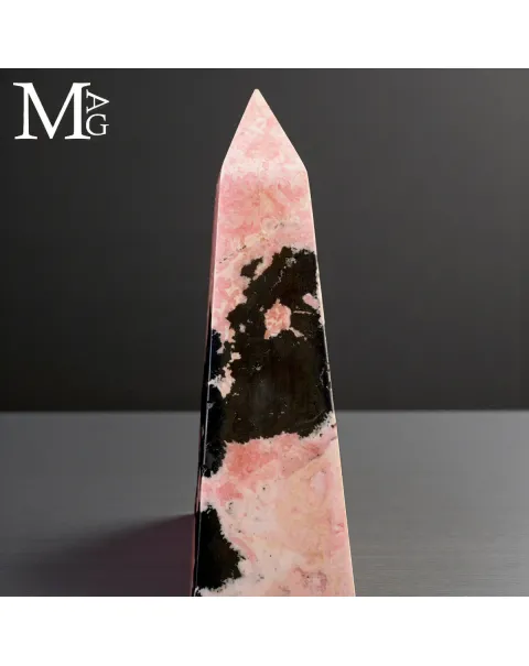 Obelisco in Rodonite Rosa con Galena Nera – Perù