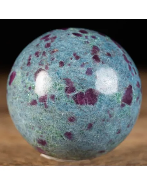 Sfera in Cianite con Rubini Naturali