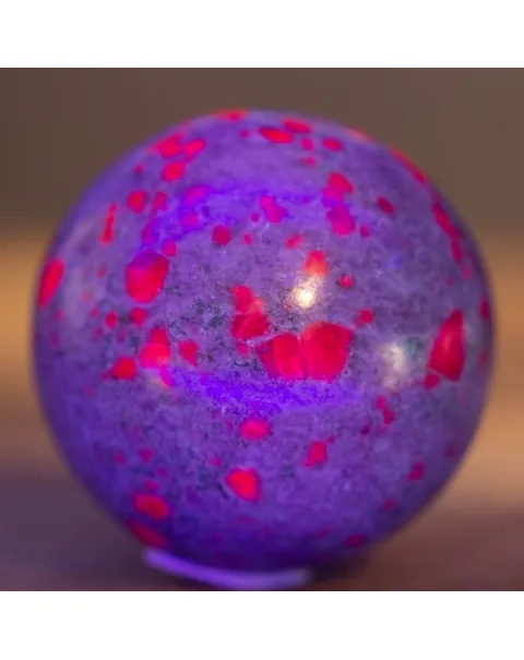 Sfera in Cianite con Rubini Naturali