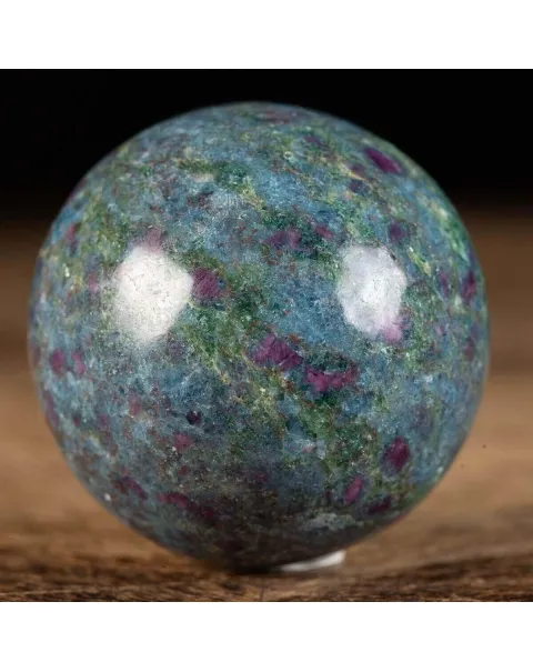 Sfera in Cianite con Rubini Naturali
