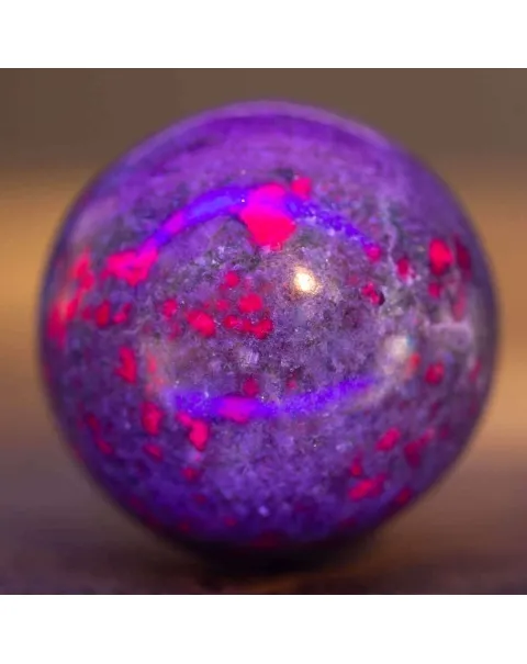 Sfera in Cianite con Rubini Naturali