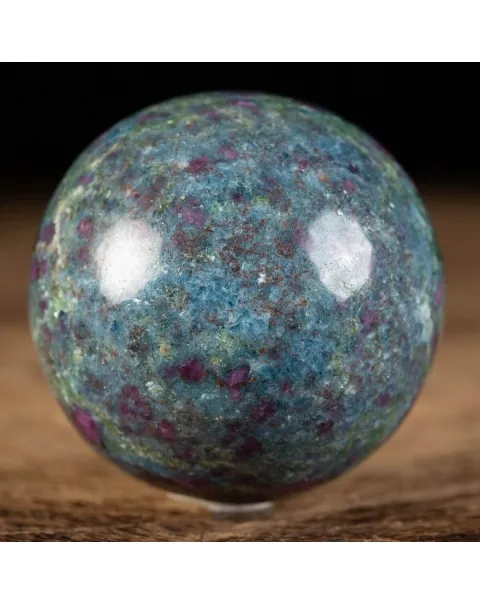 Sfera in Cianite con Rubini Naturali