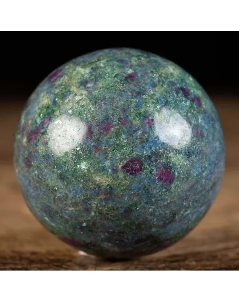 Sfera in Cianite con Rubini Naturali