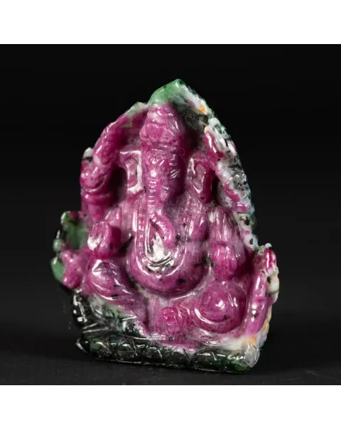 Lord Ganesh intagliato in Rubino e Zoisite