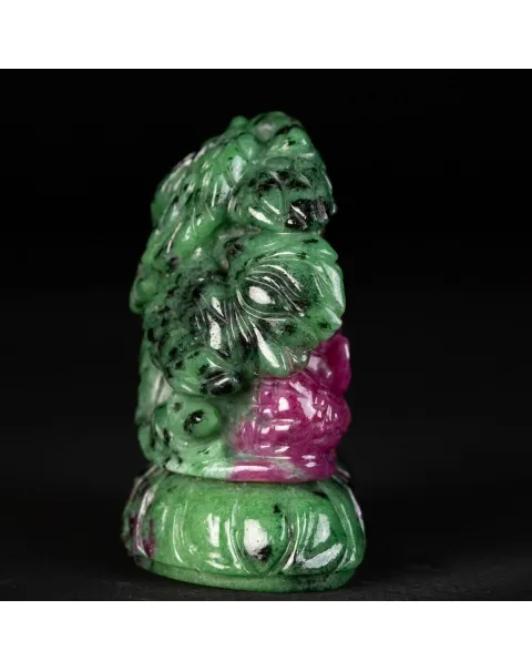 Lord Ganesh intagliato in Rubino e Zoisite