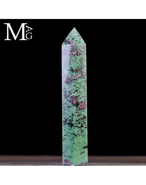 Punta in Ruby-Zoisite – Zoisite con Inclusioni di Rubino.